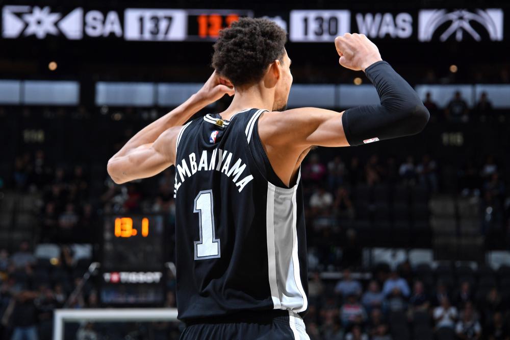 他如闪电般 他如闪电般