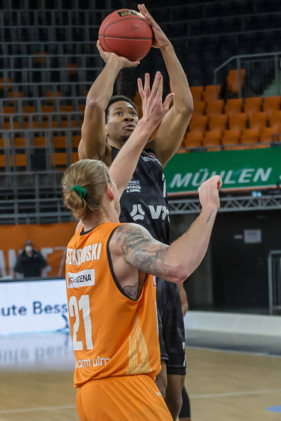 强调整体配 强调整体配